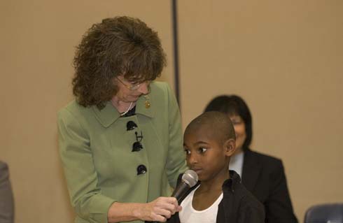 Fontenelle Elementary School Milken Educator Awards Senior Vice President Dr. Jane Foley asks a question to a young Fontenelle Elementary student.