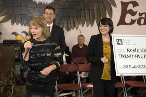 Horn Lake Elementary School Veteran Mississippi Milken Educator Carol Burton (MS '00) shares a little of what it was like for her to be surprised with a Milken Educator Award, as Mississippi State Superintendent of Education Dr. Hank Bounds and new Milken Educator Rosie King listen.